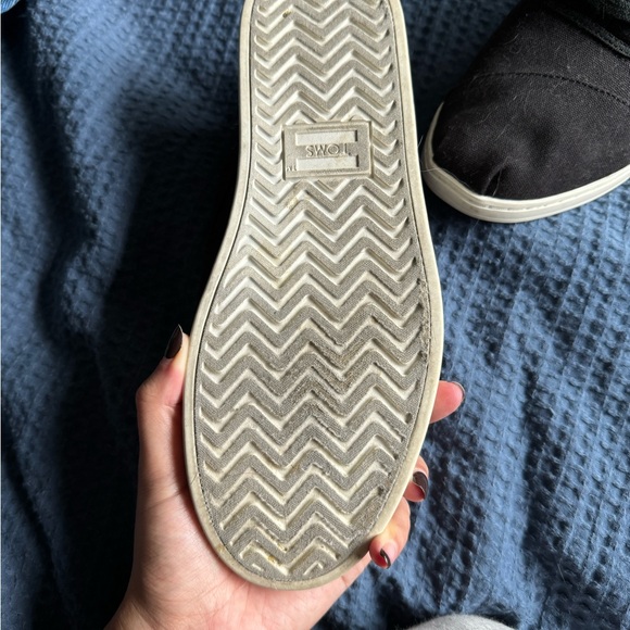 Men’s Toms - Picture 3 of 4